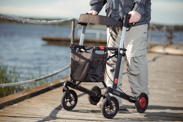 aluminium rollator with seat lepoard with rolloguard