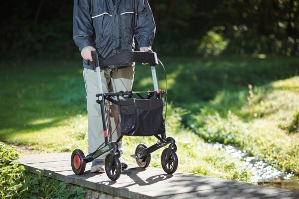 aluminium rollator with seat lepoard with rolloguard