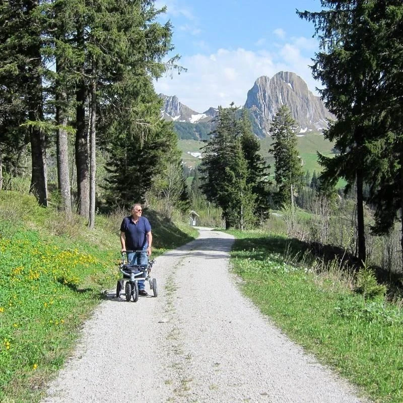 Person using Trionic Veloped Trek 12er on a mountain path.