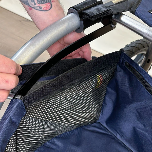 Close-up of a person adjusting the basket on a Trionic Veloped Trek 12er.