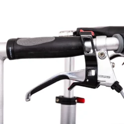 Close-up of the ergonomic brake lever on the Veloped Golf 12er.