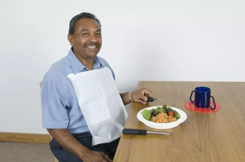 Disposable Adult Bibs with Front Pocket - Perfect for Dining, Dental & Care Needs - Image 5