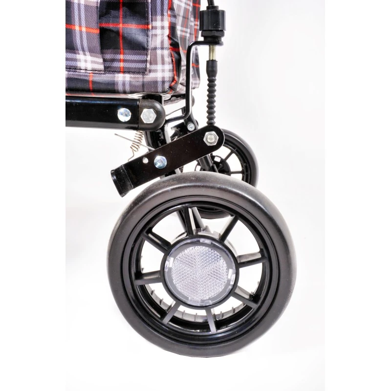 Sovereign shopping trolley large wheel close-up